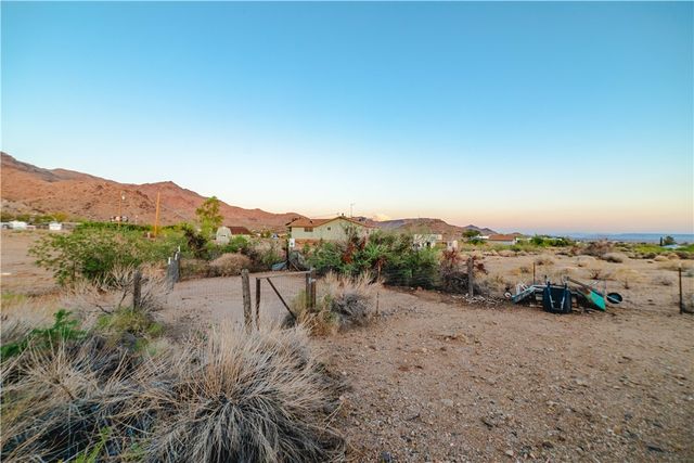 3592 W Agua Fria Drive, Golden Valley, AZ 86413