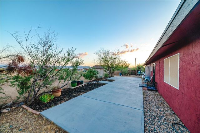 3592 W Agua Fria Drive, Golden Valley, AZ 86413