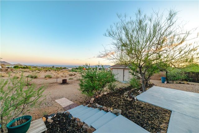 3592 W Agua Fria Drive, Golden Valley, AZ 86413