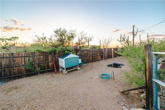 3592 W Agua Fria Drive, Golden Valley, AZ 86413