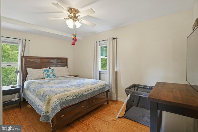 2037 HARTS LN, Conshohocken, PA 19428