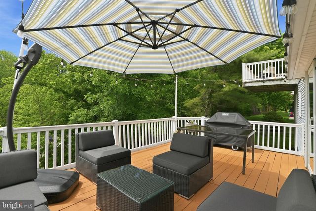 2037 HARTS LN, Conshohocken, PA 19428