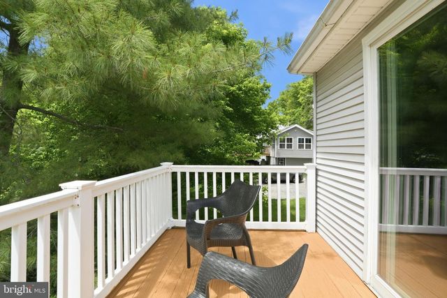 2037 HARTS LN, Conshohocken, PA 19428