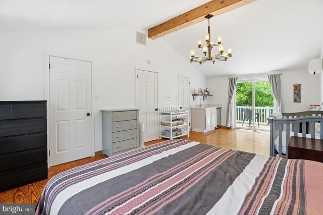 2037 HARTS LN, Conshohocken, PA 19428