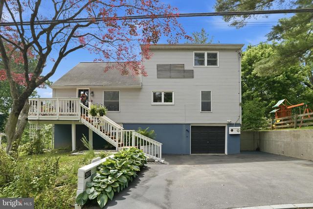2037 HARTS LN, Conshohocken, PA 19428