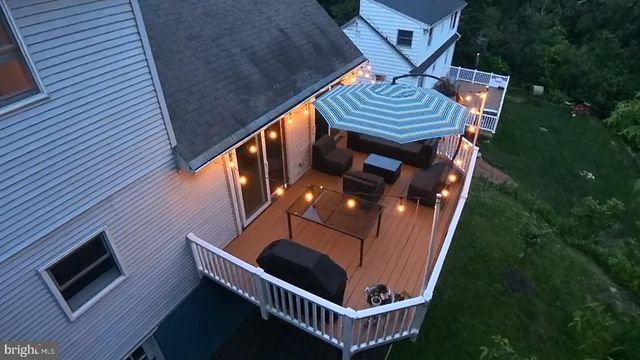 2037 HARTS LN, Conshohocken, PA 19428