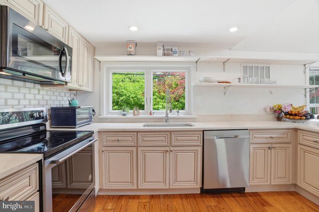 2037 HARTS LN, Conshohocken, PA 19428