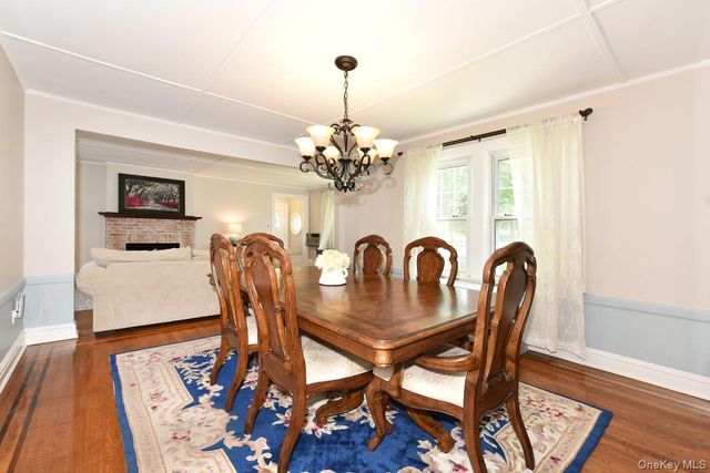 112 Cambridge Avenue, Stewart Manor, NY 11530