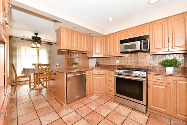 112 Cambridge Avenue, Stewart Manor, NY 11530
