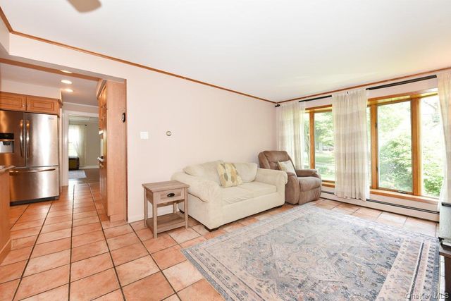112 Cambridge Avenue, Stewart Manor, NY 11530