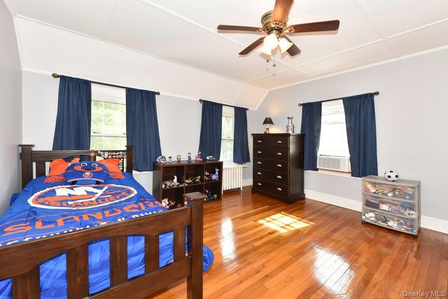 112 Cambridge Avenue, Stewart Manor, NY 11530