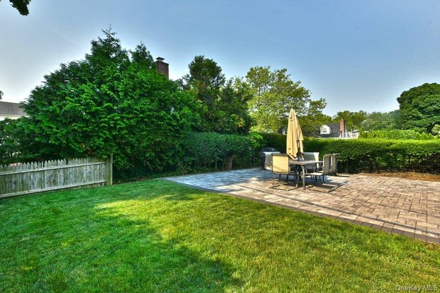 112 Cambridge Avenue, Stewart Manor, NY 11530
