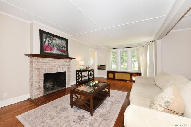 112 Cambridge Avenue, Stewart Manor, NY 11530
