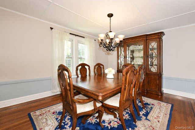 112 Cambridge Avenue, Stewart Manor, NY 11530
