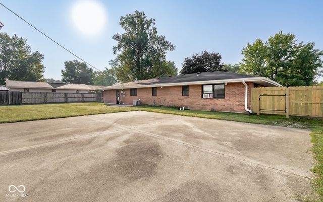 1448 Robin Hood Drive, Seymour, IN 47274