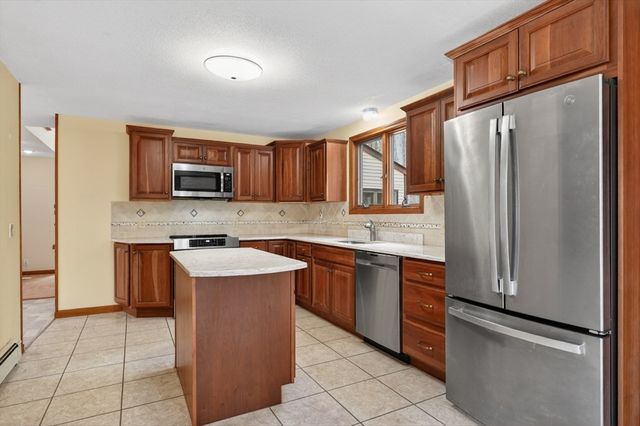 565 Langen Rd, Lancaster, MA 01523
