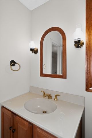 565 Langen Rd, Lancaster, MA 01523