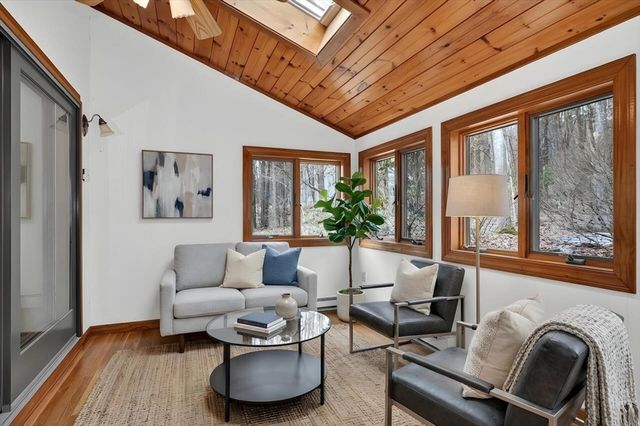 565 Langen Rd, Lancaster, MA 01523