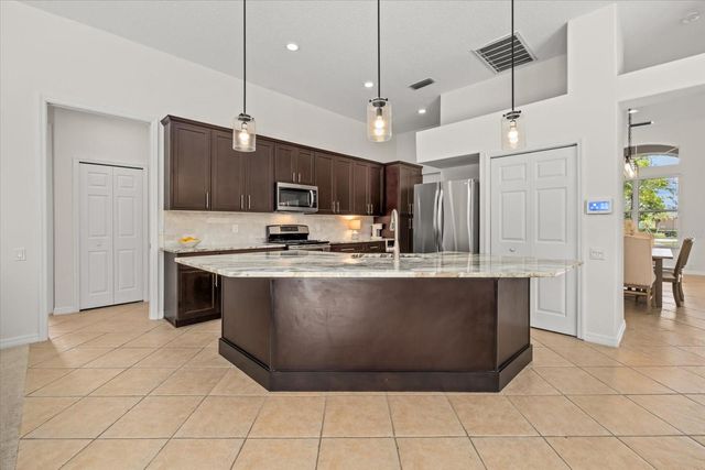 6916 RIVERSEDGE STREET CIRCLE, Bradenton, FL 34202