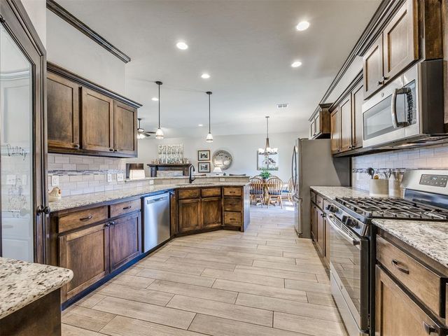 1736 W Trout Way, Mustang, OK 73064