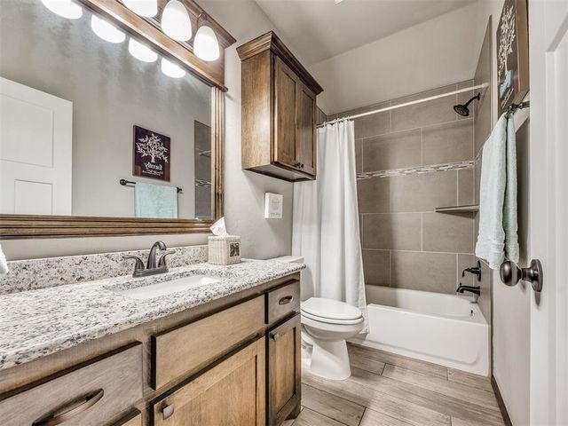 1736 W Trout Way, Mustang, OK 73064