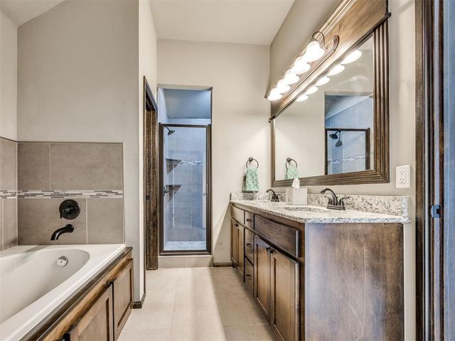 1736 W Trout Way, Mustang, OK 73064