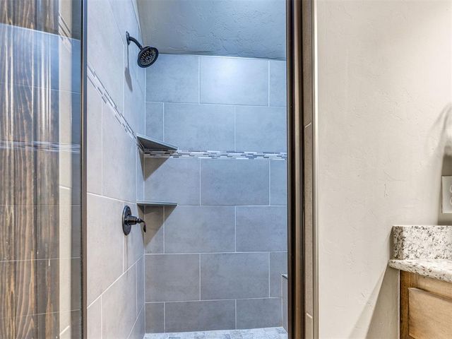 1736 W Trout Way, Mustang, OK 73064