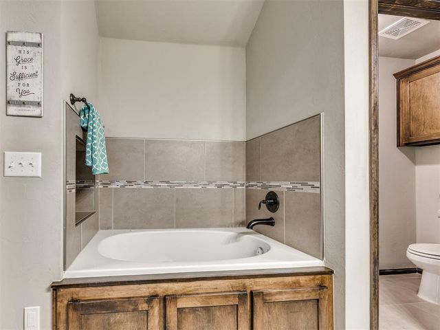 1736 W Trout Way, Mustang, OK 73064