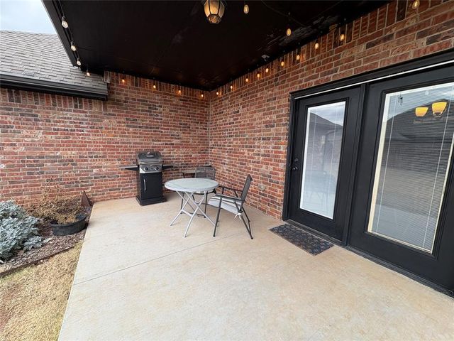 1736 W Trout Way, Mustang, OK 73064