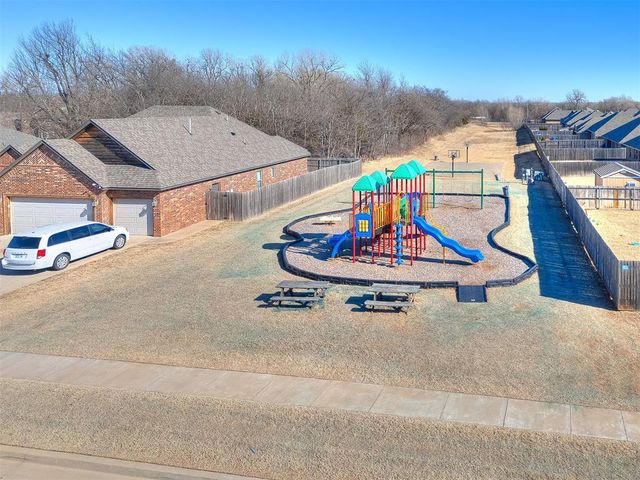 1736 W Trout Way, Mustang, OK 73064