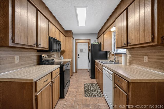 2927 S 124th East Avenue, Tulsa, OK 74129