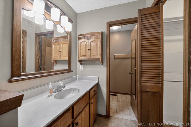 2927 S 124th East Avenue, Tulsa, OK 74129