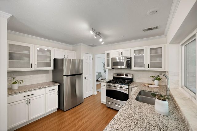 3 E Stony Bridge Circle, Spring, TX 77381