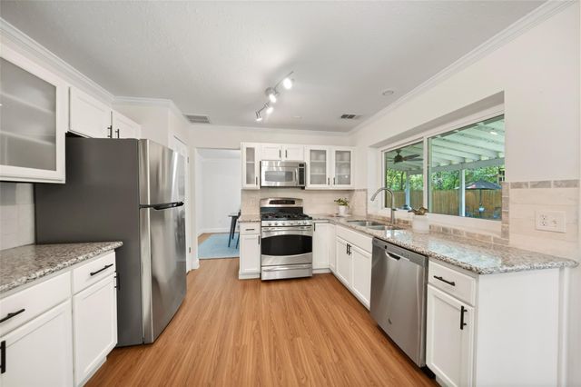 3 E Stony Bridge Circle, Spring, TX 77381