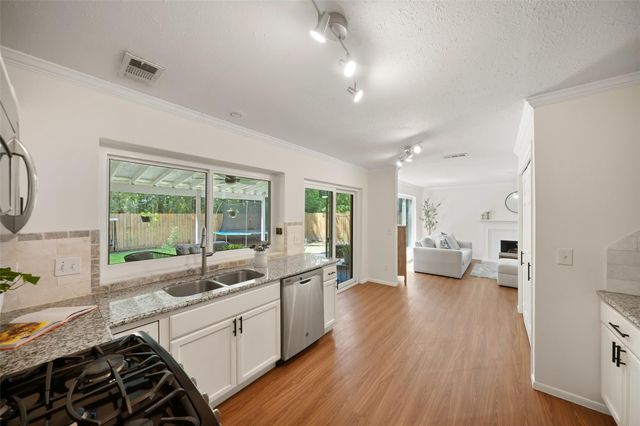 3 E Stony Bridge Circle, Spring, TX 77381