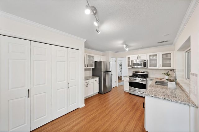 3 E Stony Bridge Circle, Spring, TX 77381