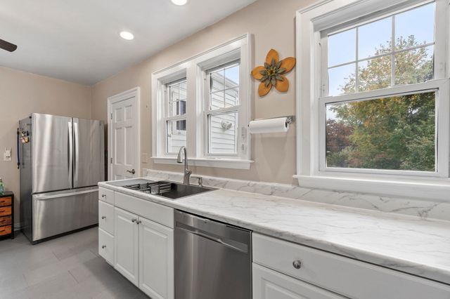 15 Bruce Rd, Waltham, MA 02453