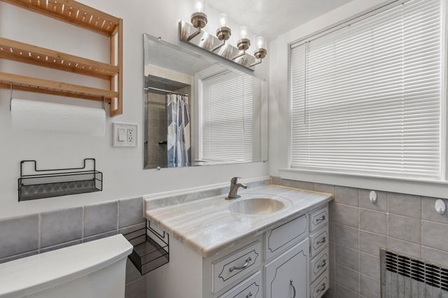 15 Bruce Rd, Waltham, MA 02453