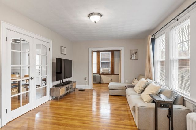 15 Bruce Rd, Waltham, MA 02453