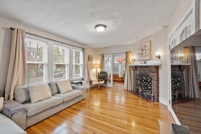 15 Bruce Rd, Waltham, MA 02453