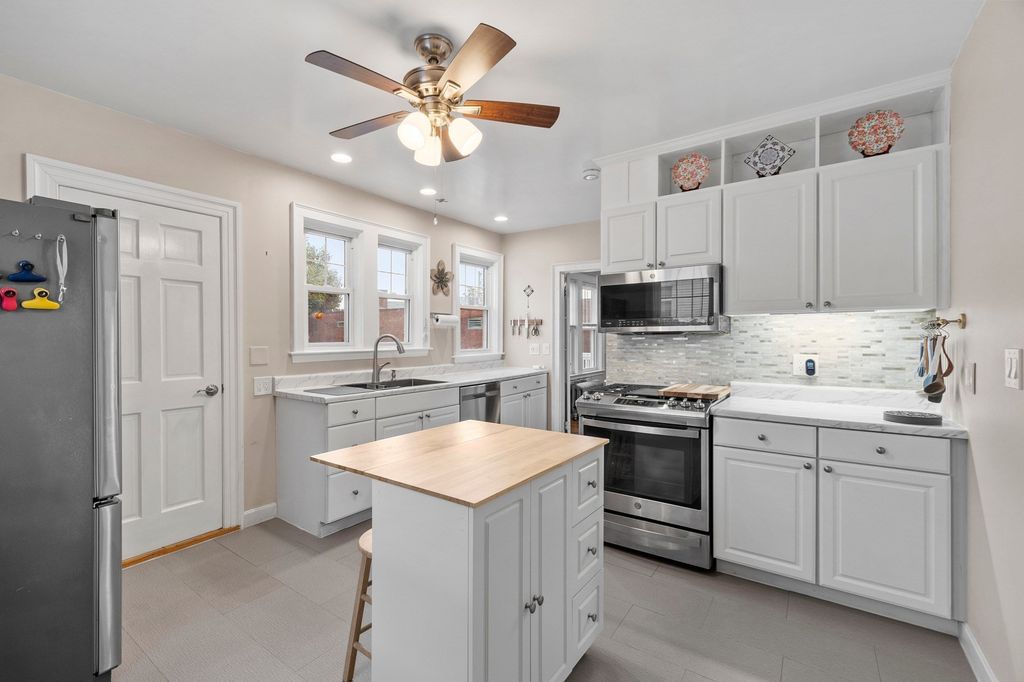 15 Bruce Rd, Waltham, MA 02453