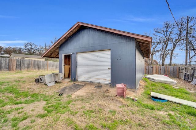 908 Harrison Drive, Kennedale, TX 76060