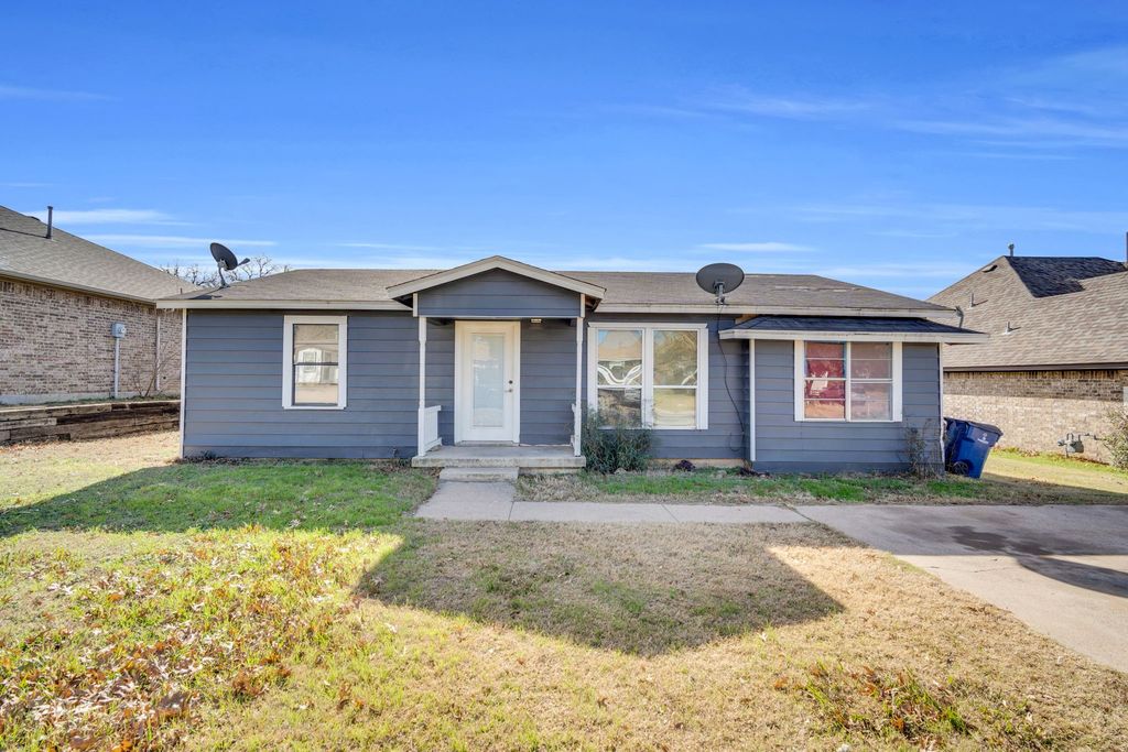 908 Harrison Drive, Kennedale, TX 76060