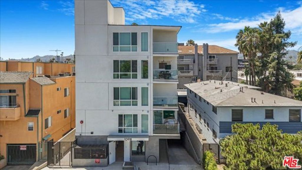 10918 Camarillo Street, North Hollywood (los Angeles), CA 91603