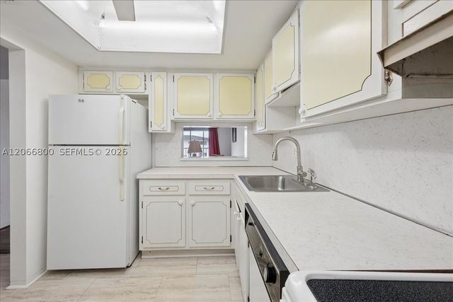 1200 Hillcrest Ct 315, Hollywood, FL 33021