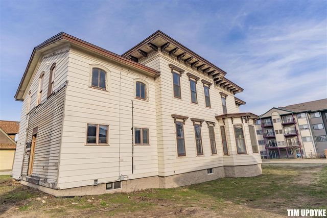 382 W Muskegon Avenue, Muskegon, MI 49440
