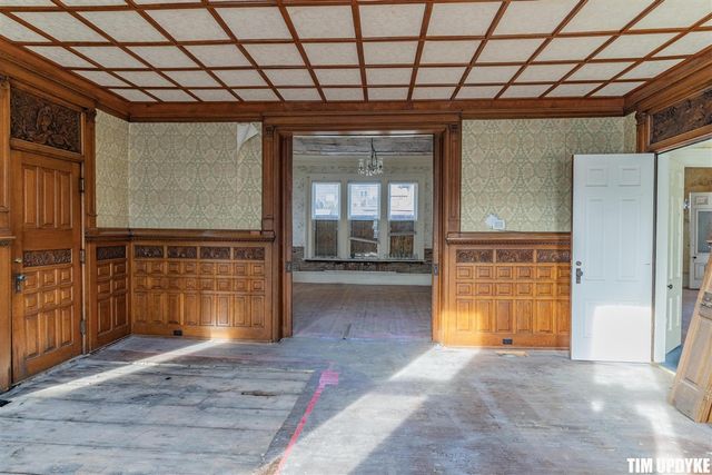 382 W Muskegon Avenue, Muskegon, MI 49440