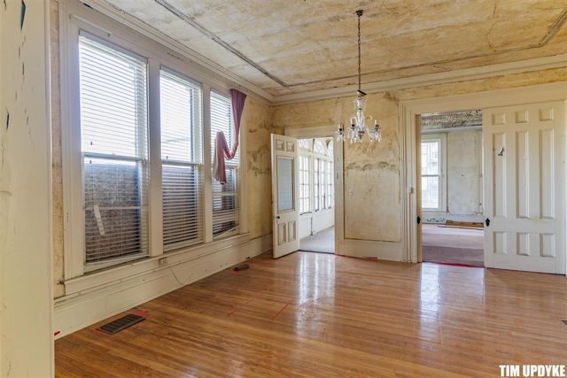 382 W Muskegon Avenue, Muskegon, MI 49440