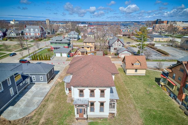 382 W Muskegon Avenue, Muskegon, MI 49440