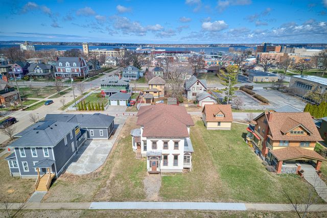 382 W Muskegon Avenue, Muskegon, MI 49440